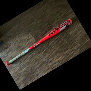 Easton Typhoon bat